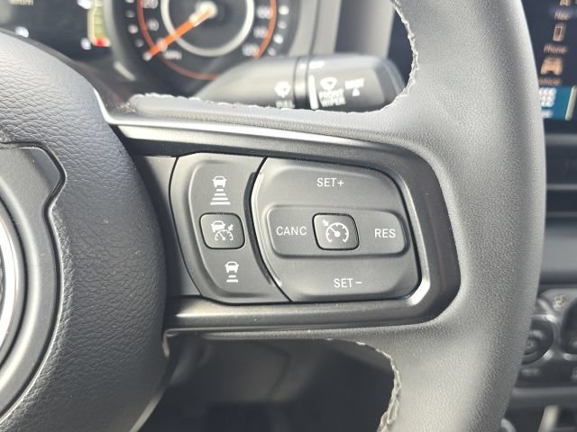 Used 2025 Jeep Gladiator Rubicon w/ Safety Group AWD/4WD image 43
