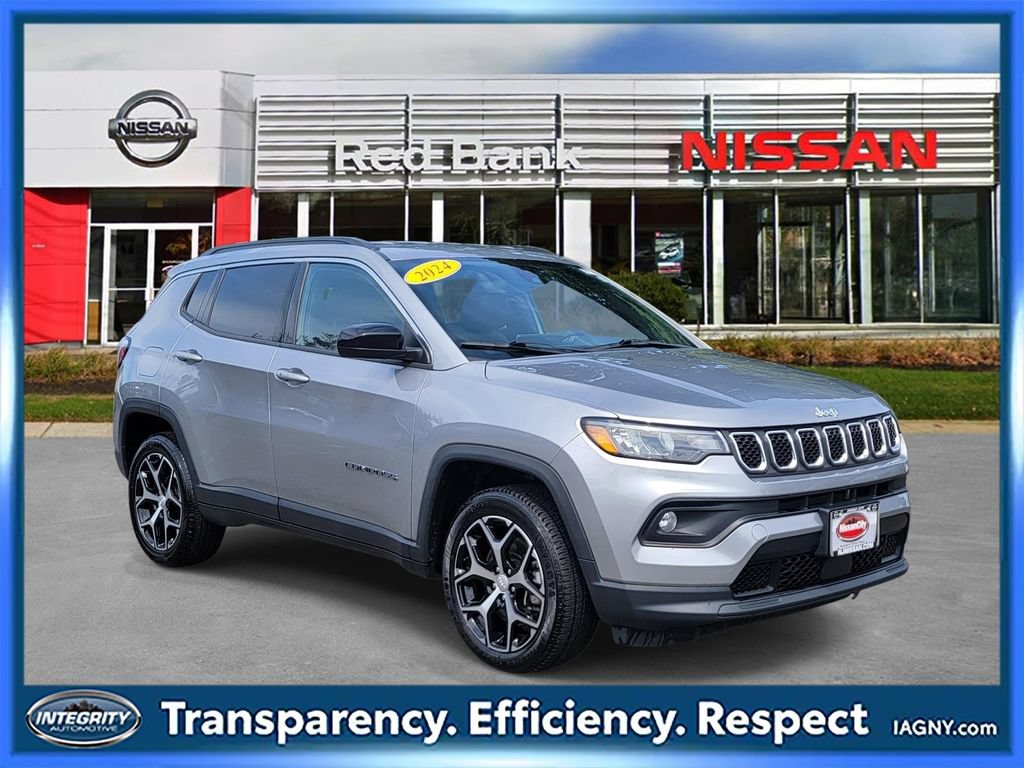 Used 2024 Jeep Compass Latitude AWD/4WD image 1
