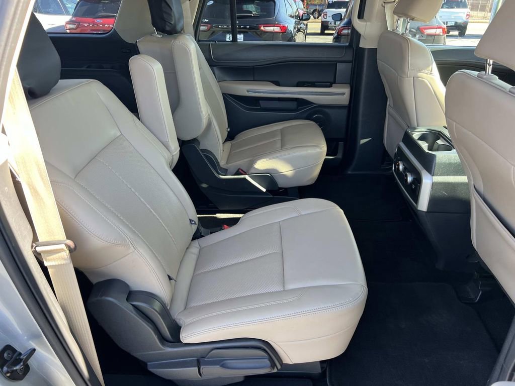 Used 2022 Ford Expedition Max XLT image 15