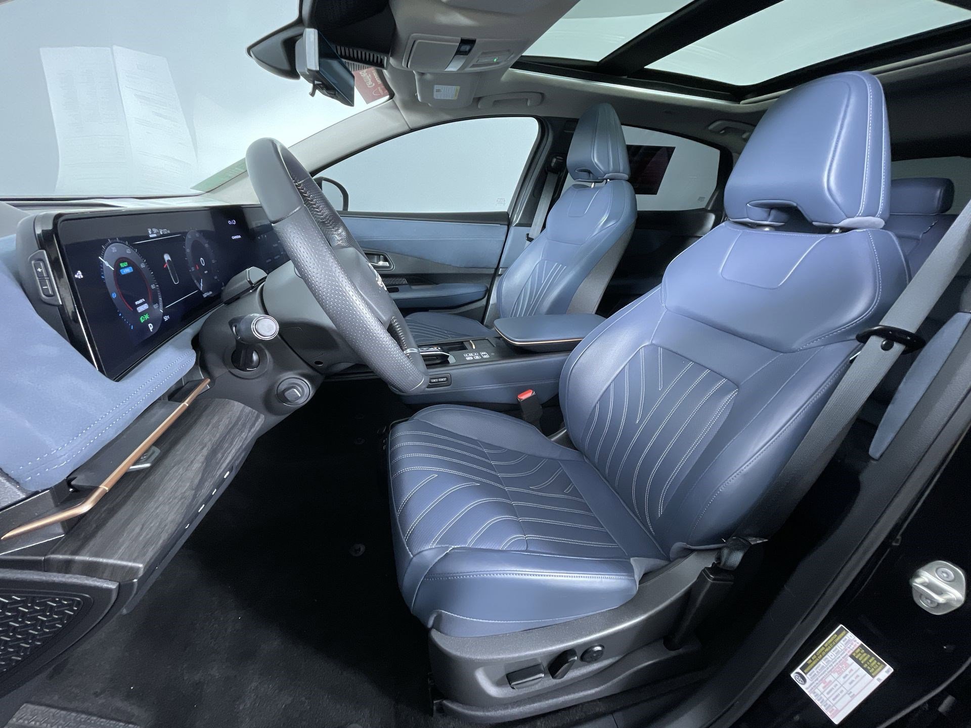 Certified 2024 Nissan Ariya AWD image 15