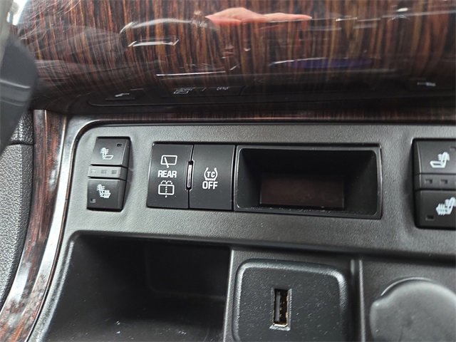 Used 2017 Chevrolet Traverse LT w/ Style and Technology Package image 14