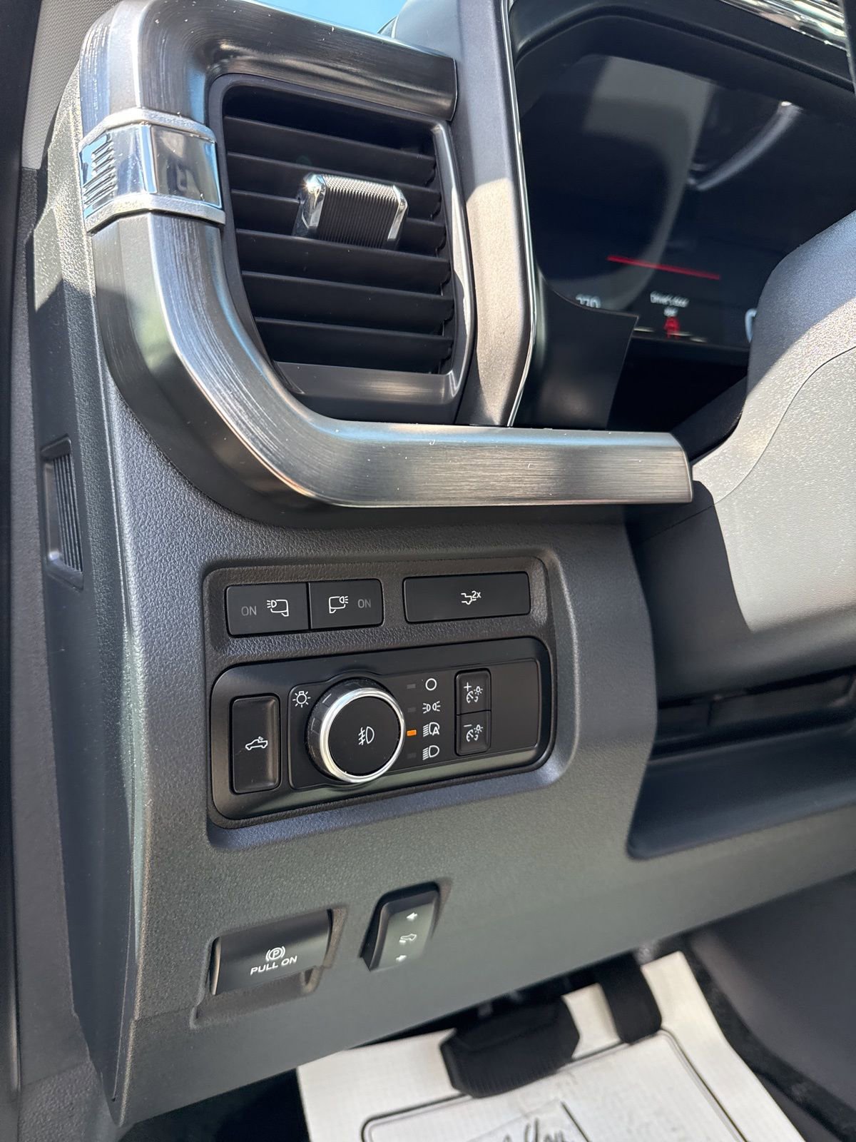 Used 2024 Ford F350 Lariat w/ Lariat Ultimate Package AWD/4WD image 18