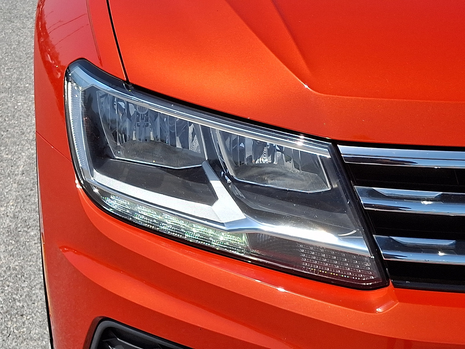Used 2019 Volkswagen Tiguan SEL w/ 3rd Row Seat Package AWD/4WD image 9