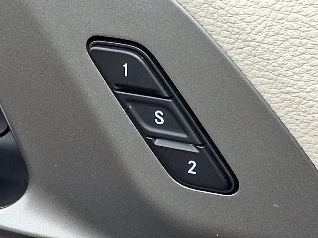 Used 2024 Chrysler Pacifica Touring-L FWD image 28