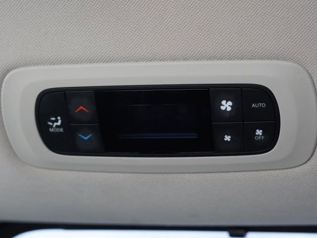 Used 2020 Chrysler Pacifica Touring-L image 40