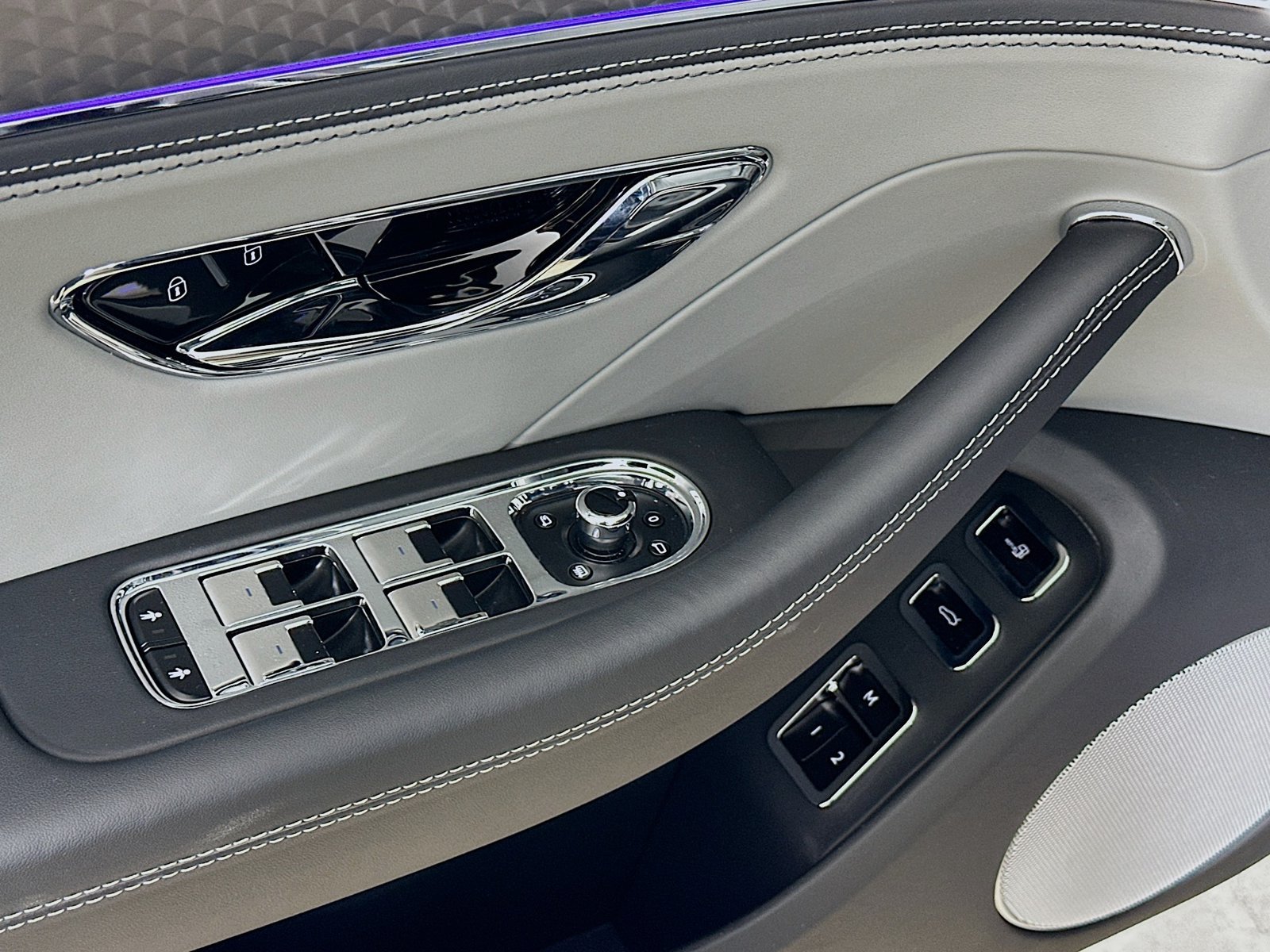 New 2026 Bentley Flying Spur V8 AWD/4WD image 19