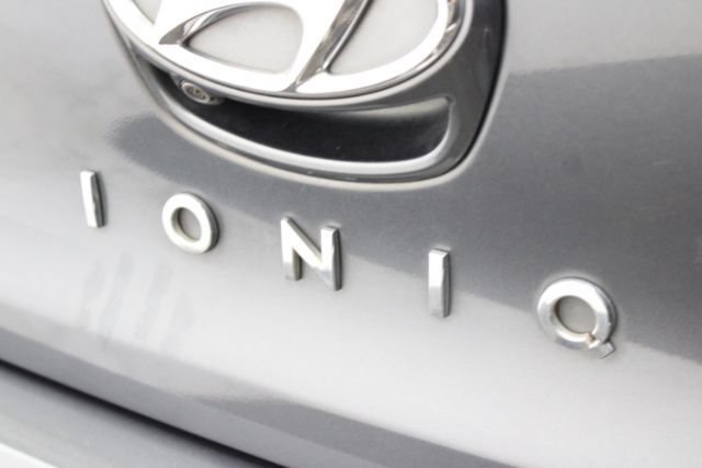 Used 2018 Hyundai Ioniq Plug-In Hybrid FWD image 9