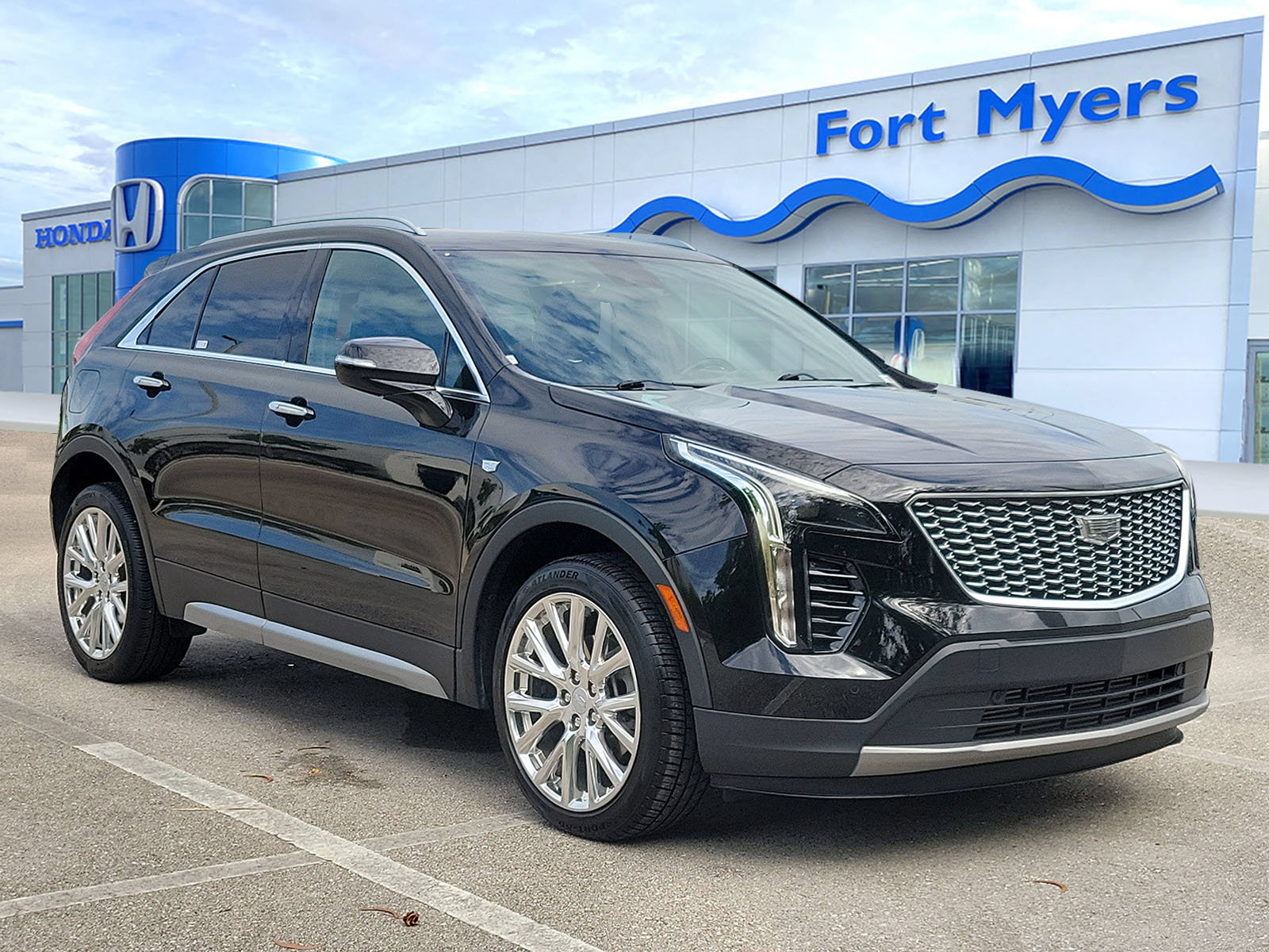 Used 2021 Cadillac XT4 Premium Luxury w/ LPO, Radiant Package FWD image 1