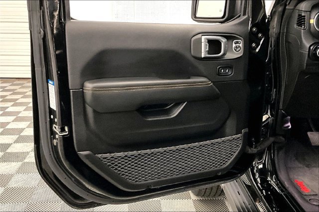 Used 2024 Jeep Wrangler Unlimited Sahara w/ Technology Group AWD/4WD image 19