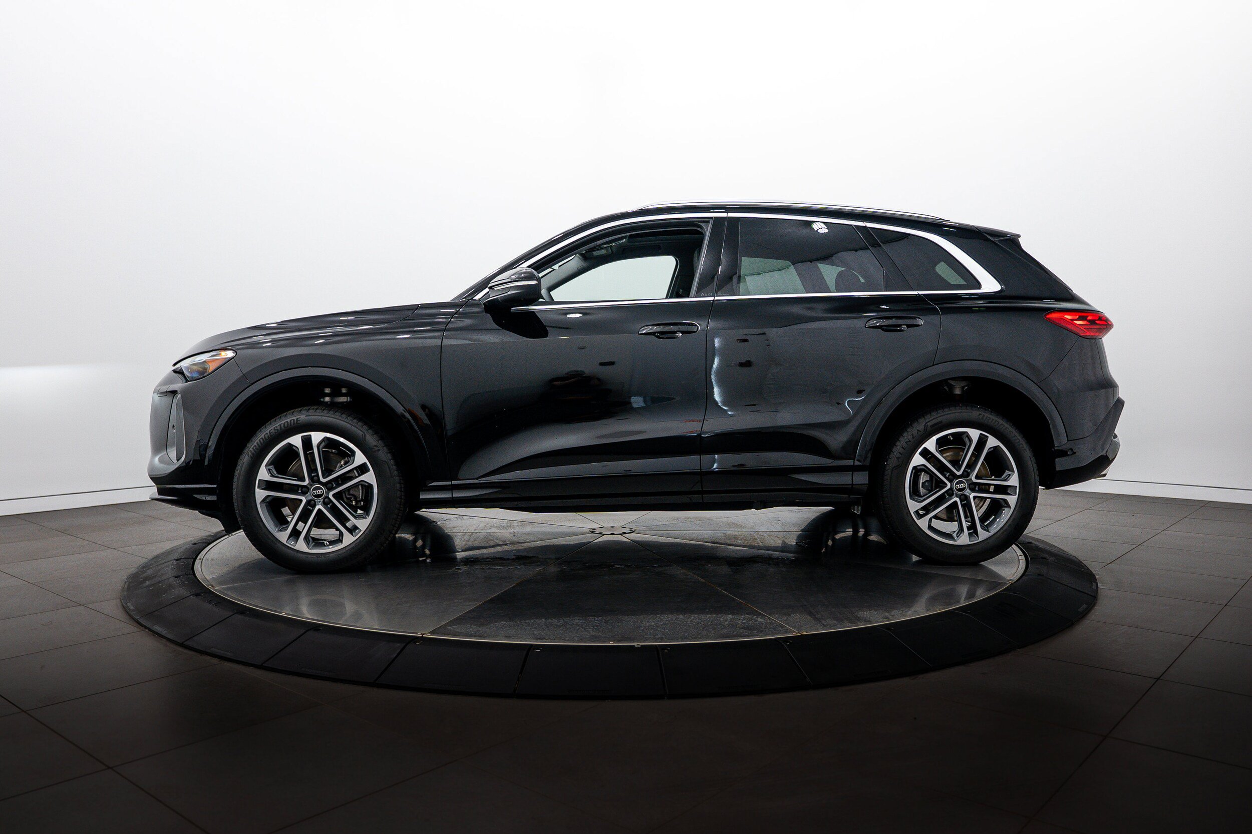 Used 2025 Audi Q5 Premium w/ Convenience Package AWD/4WD image 6