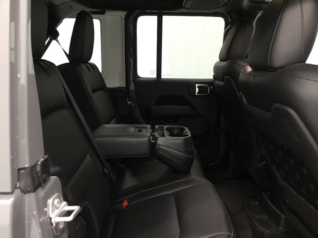 Used 2022 Jeep Wrangler Unlimited Rubicon w/ Xtreme Recon 35" Tire Package AWD/4WD image 19
