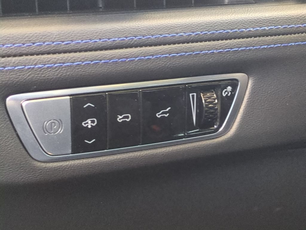 Used 2026 Cadillac Escalade IQL Luxury AWD/4WD image 25