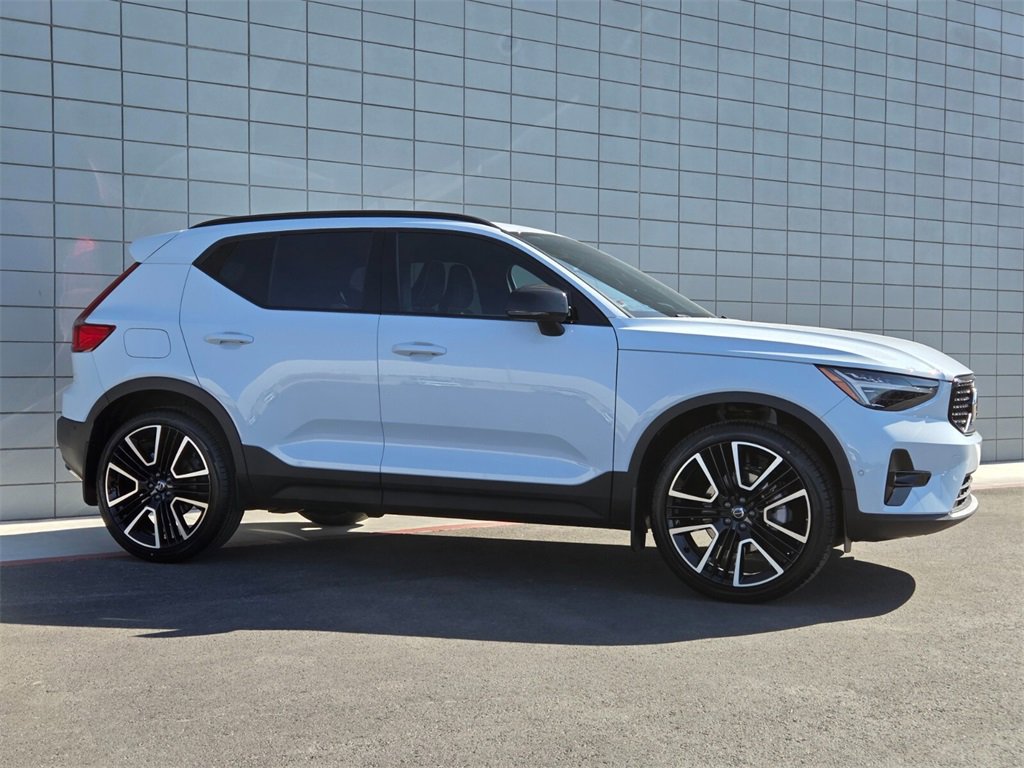 New 2025 Volvo XC40 B5 Ultra w/ Climate Package image 4