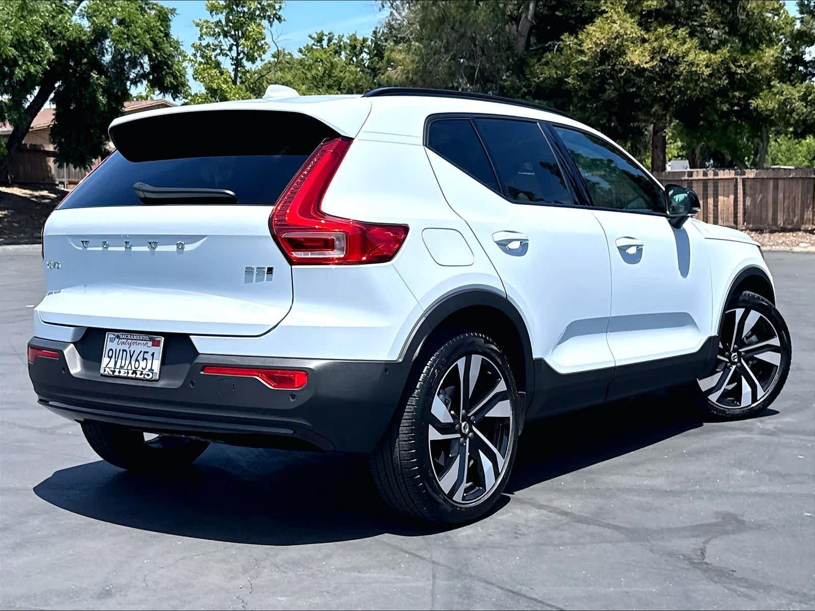 Used 2026 Volvo XC40 B5 Plus w/ Protection Package Premier AWD/4WD image 16