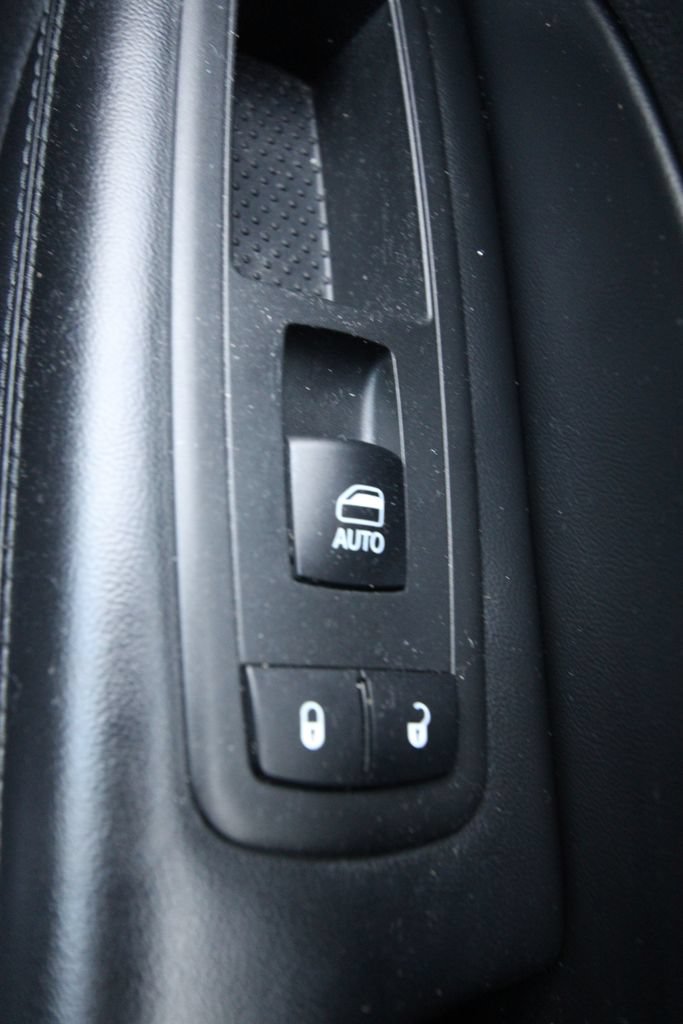 Used 2018 Jeep Grand Cherokee Limited AWD/4WD image 26