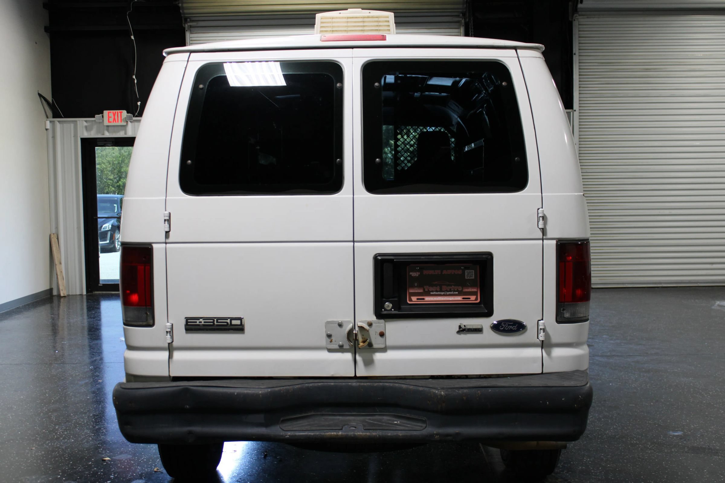 Used 2009 Ford E-350 and Econoline 350 Super Duty RWD image 4