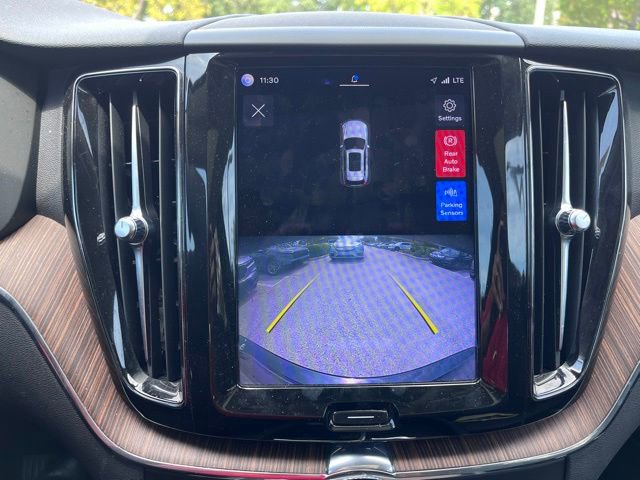 Used 2022 Volvo XC60 B5 Momentum w/ Climate Package FWD image 10