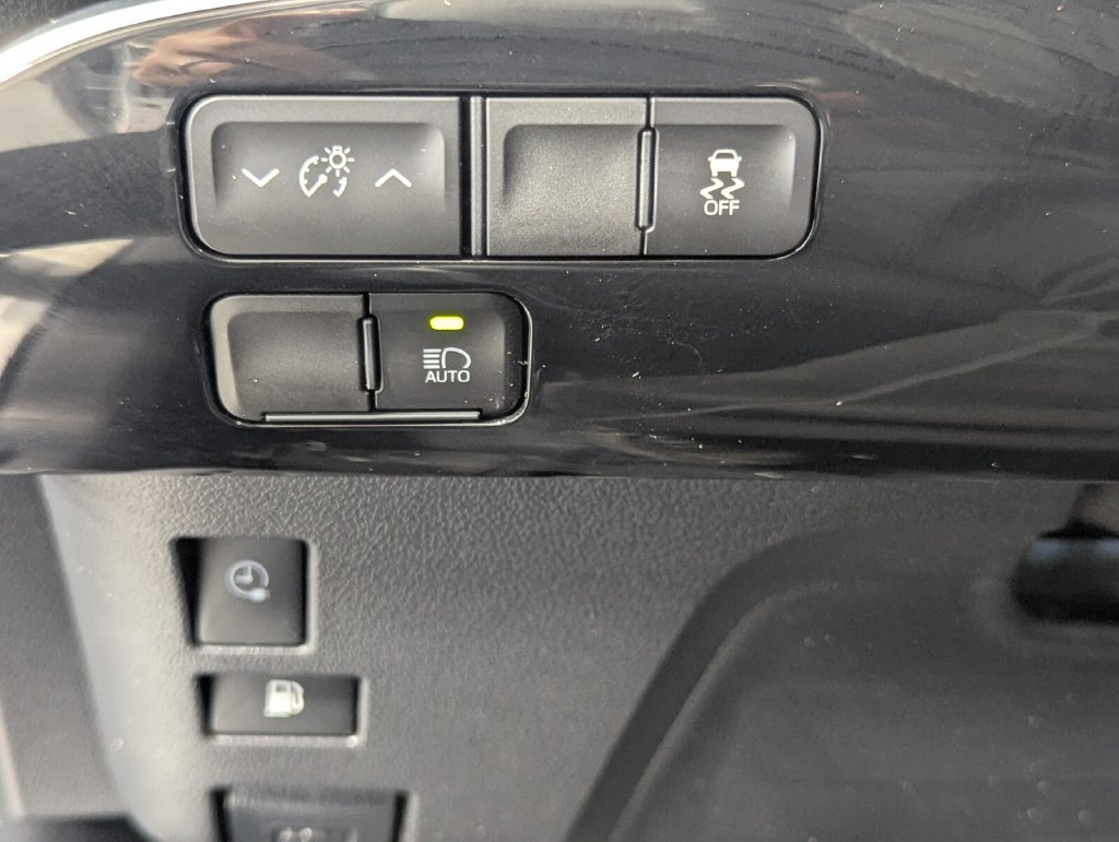 Used 2020 Toyota Prius Prime XLE FWD image 12