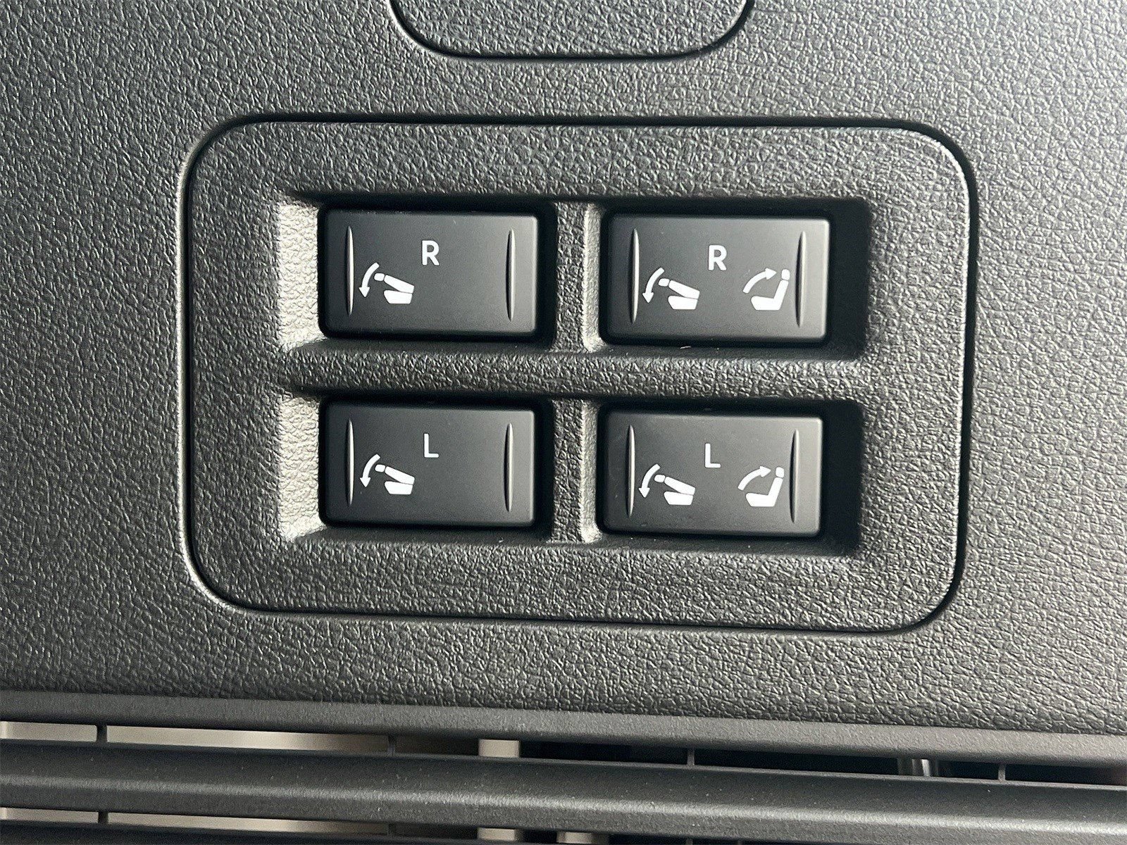 New 2025 Nissan Armada SL w/ Captain's Chari Seat Package AWD/4WD image 27