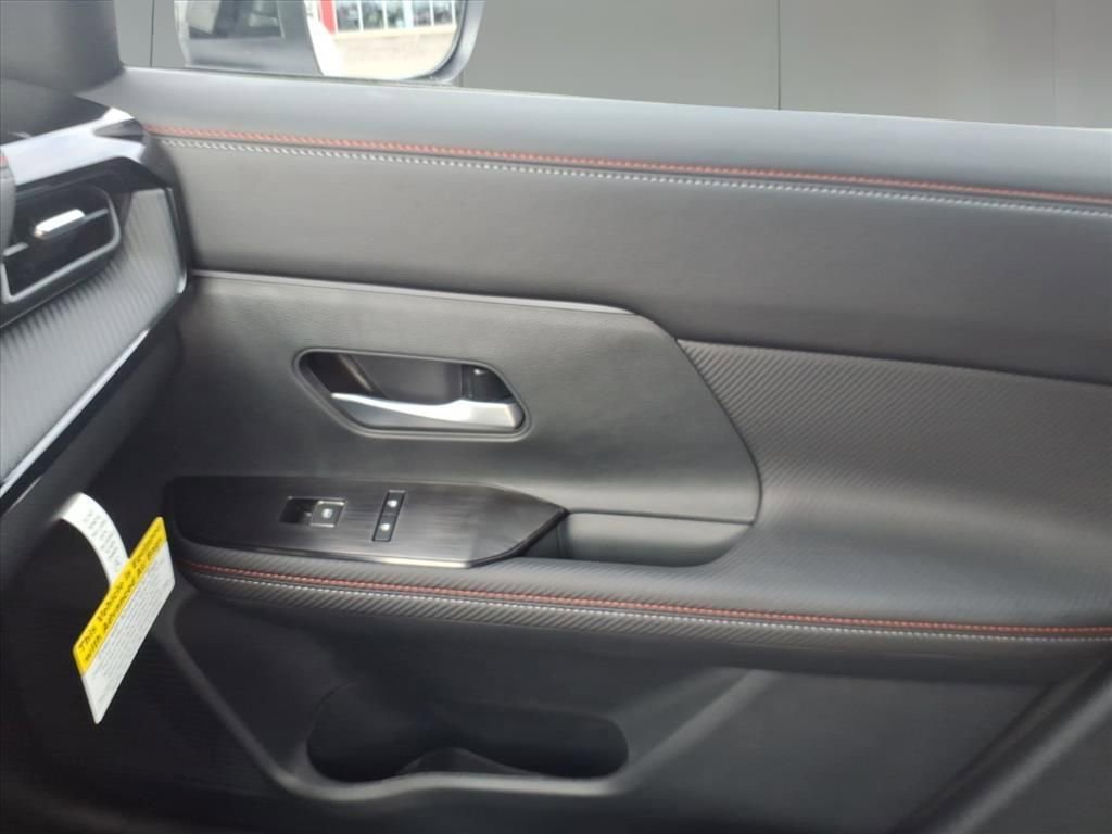 New 2026 Nissan Kicks SR FWD image 23