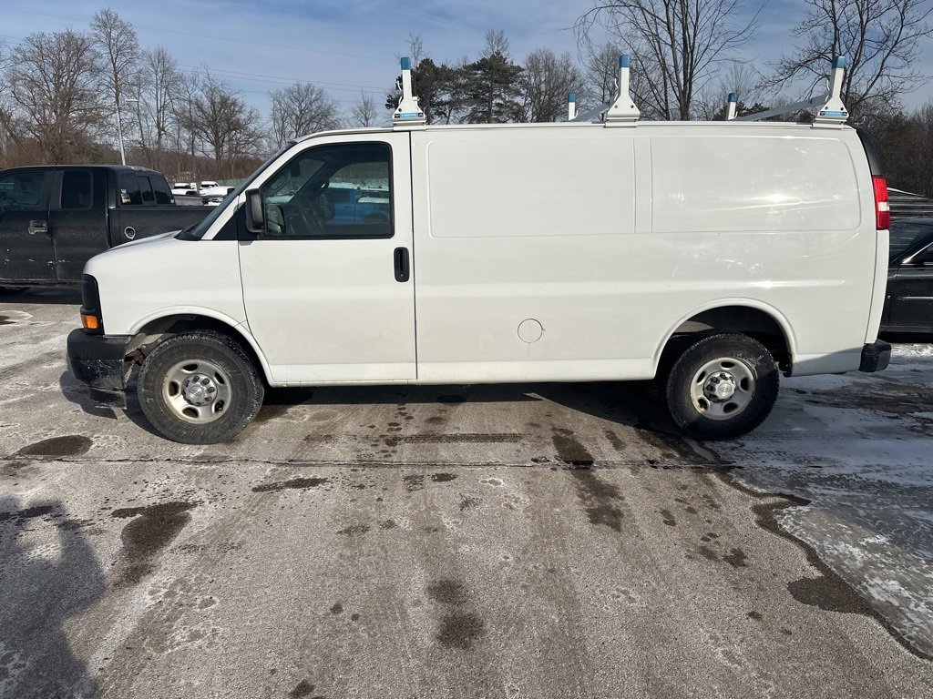 Used 2017 Chevrolet Express 2500 image 2