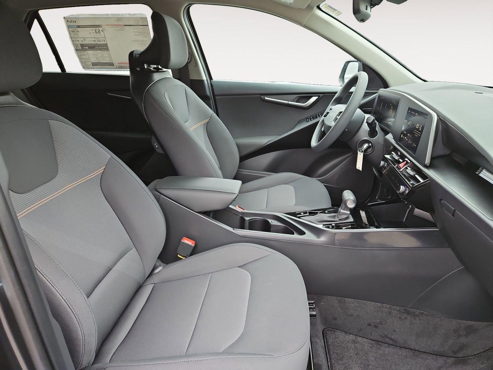 Used 2025 Kia Niro LX image 15