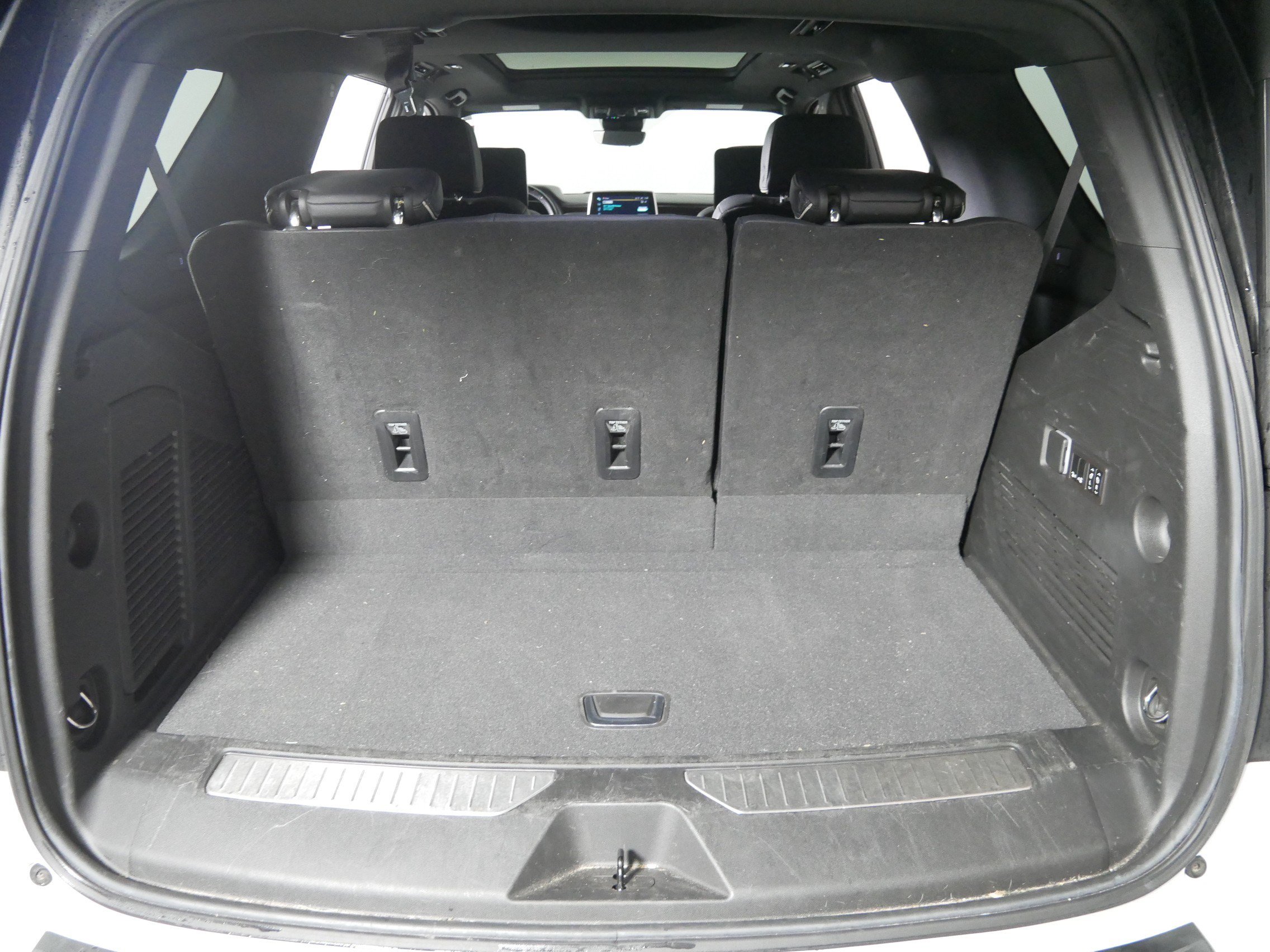 Used 2023 Chevrolet Tahoe Premier w/ Advanced Technology Package AWD/4WD image 18