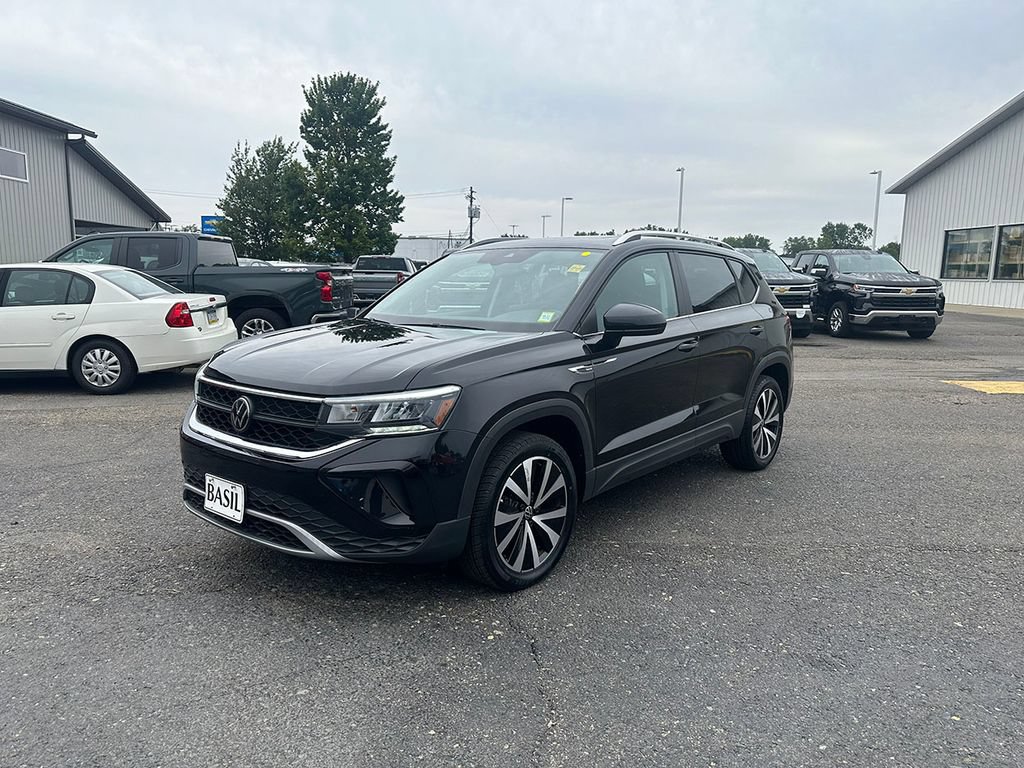 Used 2023 Volkswagen Taos SE w/ Panoramic Sunroof Package AWD/4WD image 8