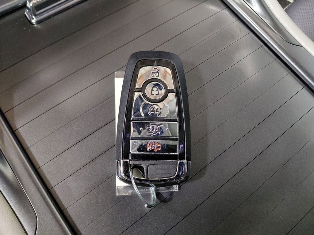 Used 2025 Lincoln Nautilus Premier image 5