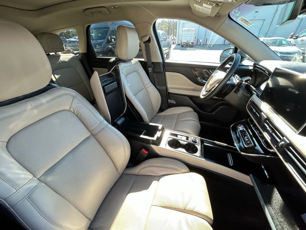 Used 2025 Lincoln Corsair Reserve w/ Equipment Group 202A image 27