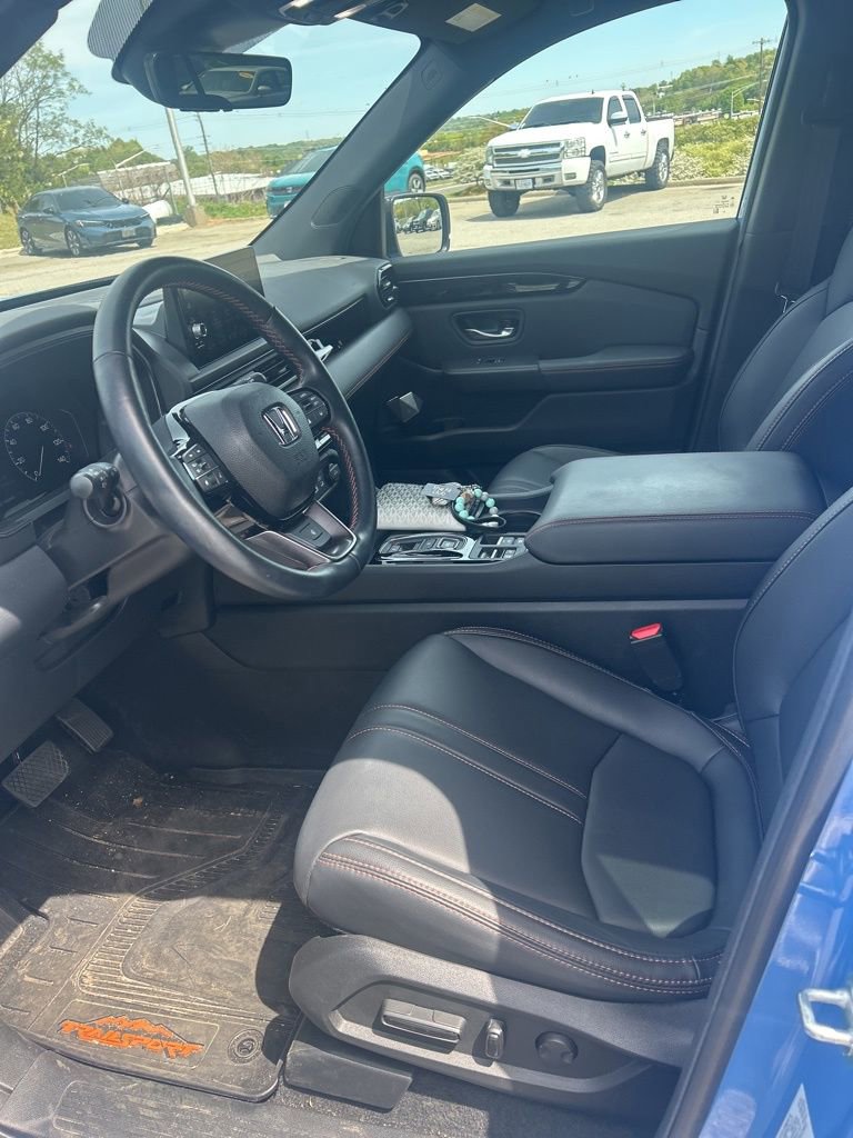 Used 2025 Honda Pilot TrailSport image 13
