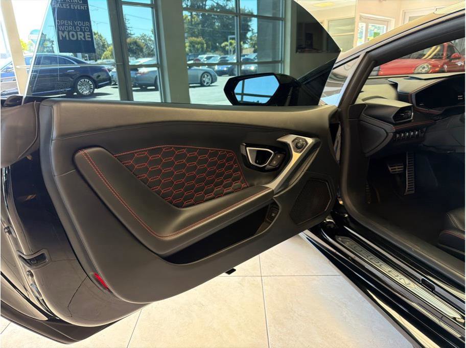 Used 2019 Lamborghini Huracan LP 580-2 RWD image 12