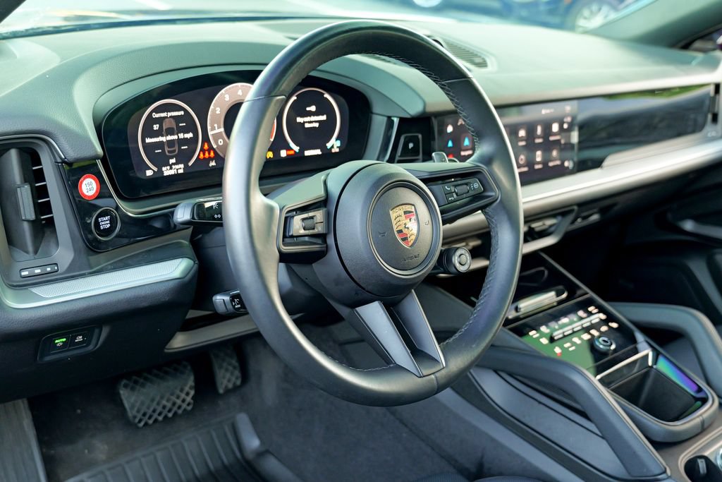 Used 2024 Porsche Cayenne Coupe AWD/4WD image 21