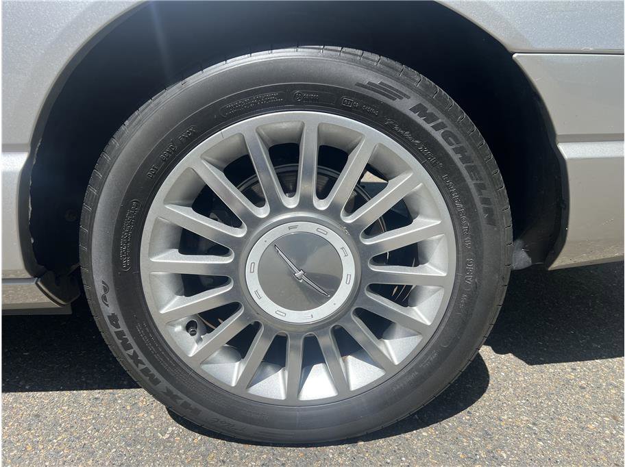 Used 2004 Ford Thunderbird image 9