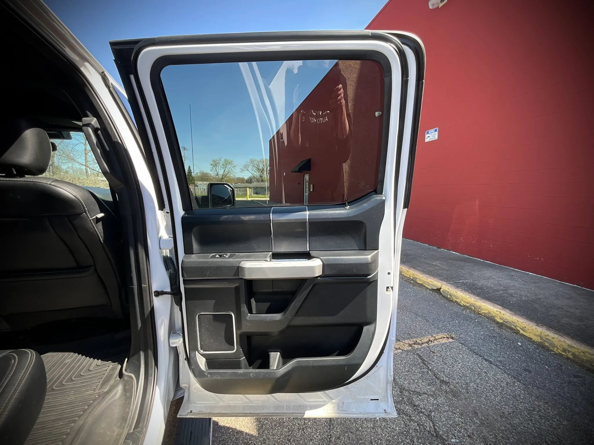 Used 2019 Ford F150 Lariat w/ Equipment Group 502A Luxury AWD/4WD image 27