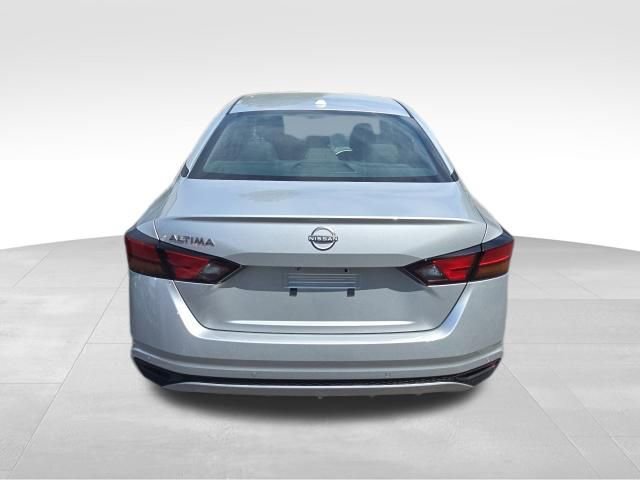 Used 2025 Nissan Altima 2.5 SV FWD image 4