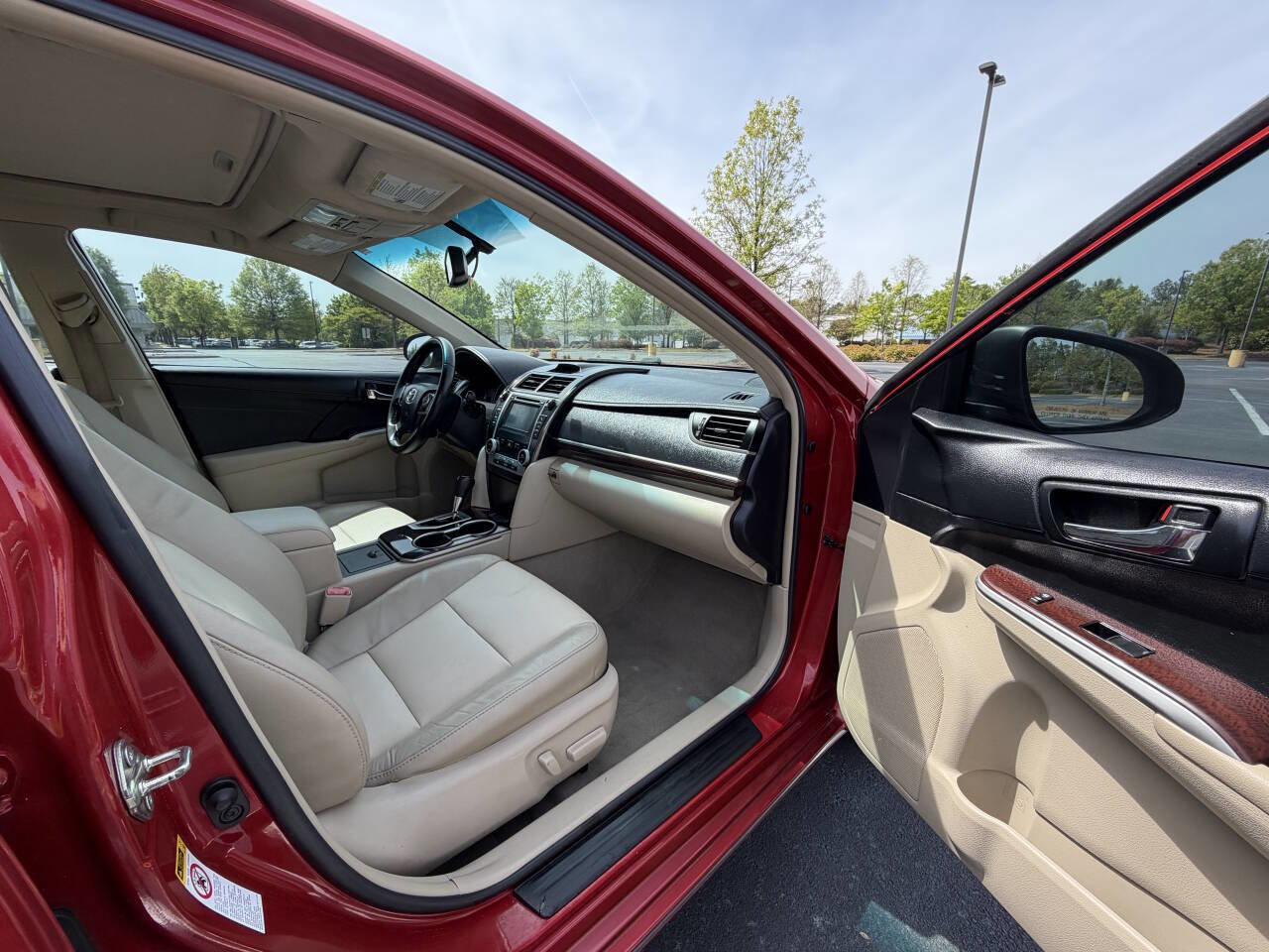 Used 2014 Toyota Camry XLE w/ Leather Package FWD image 19