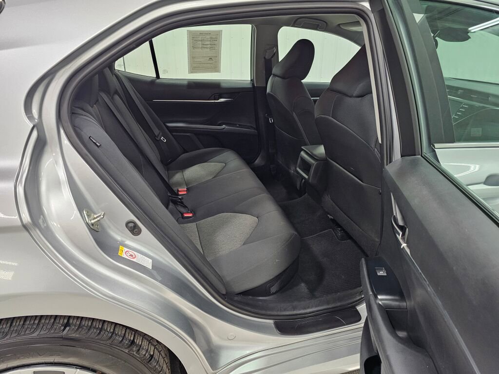 Used 2018 Toyota Camry LE image 18