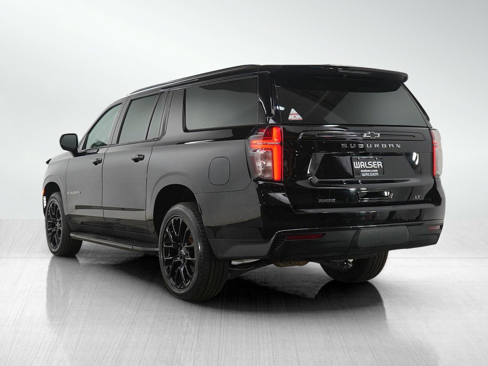 Used 2023 Chevrolet Suburban LT image 3