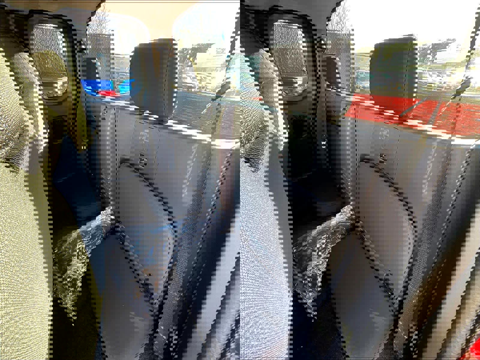 Used 2025 Nissan Frontier SV image 15