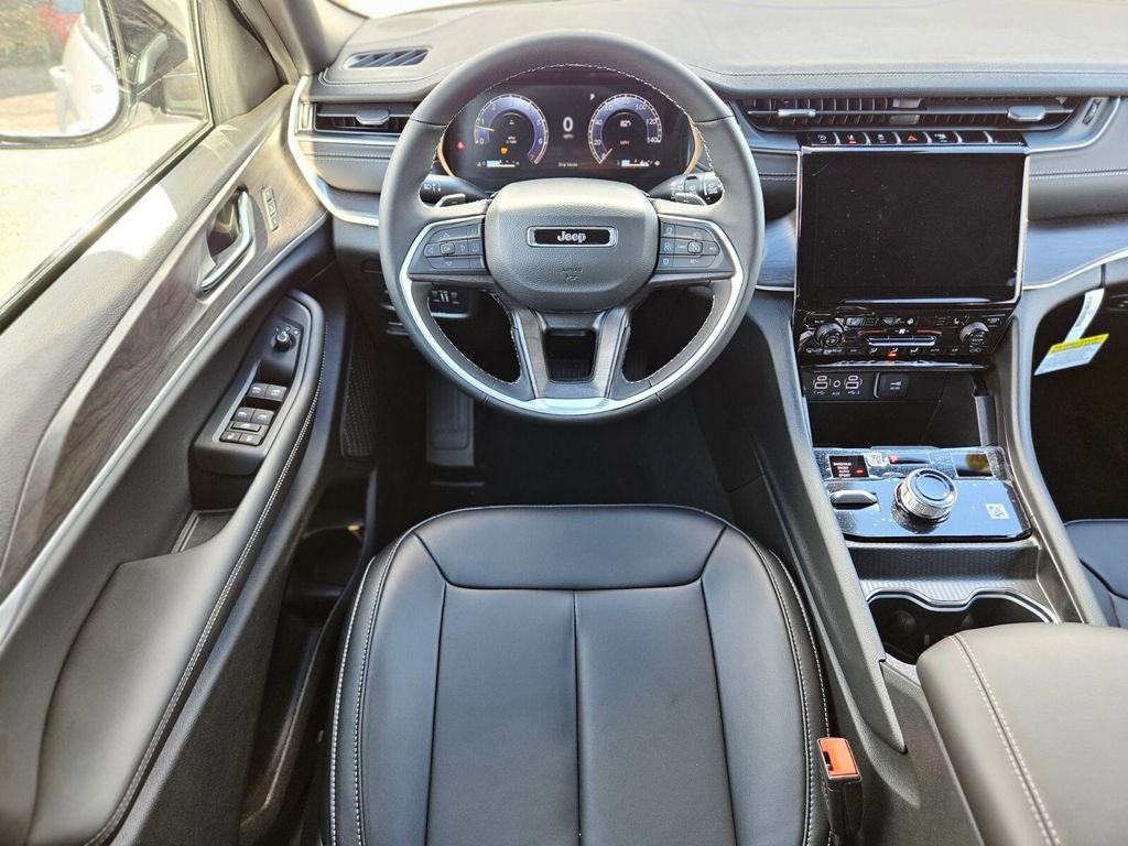 New 2025 Jeep Grand Cherokee Limited w/ Black Appearance Package image 13