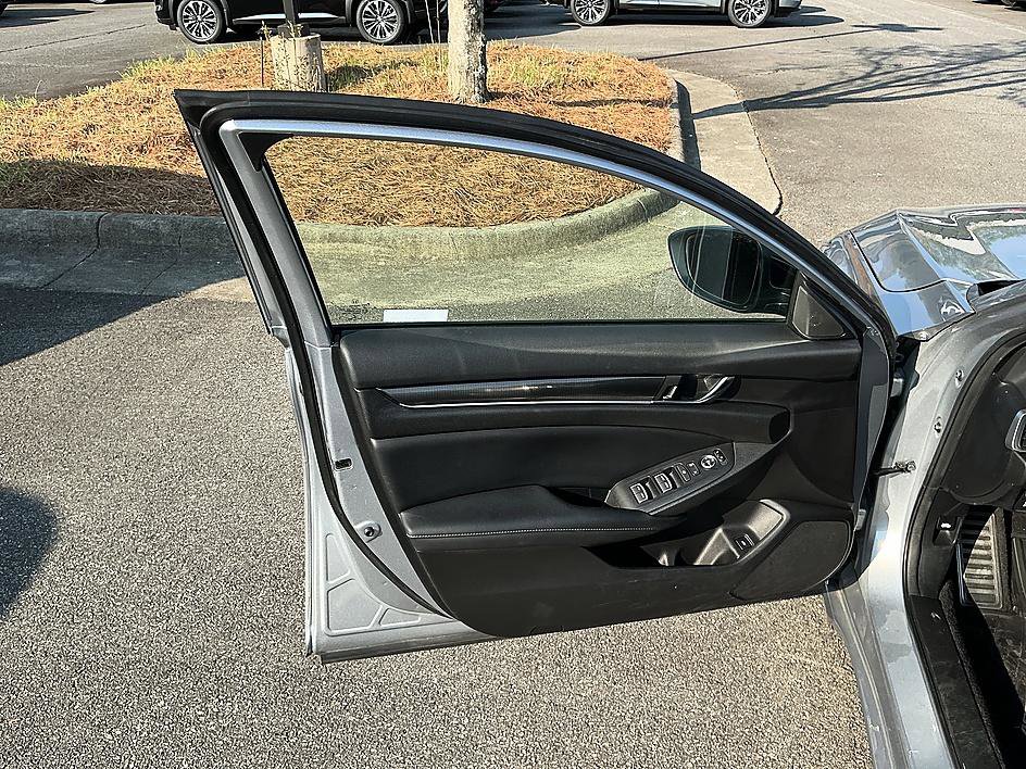 Used 2022 Honda Accord Sport image 11