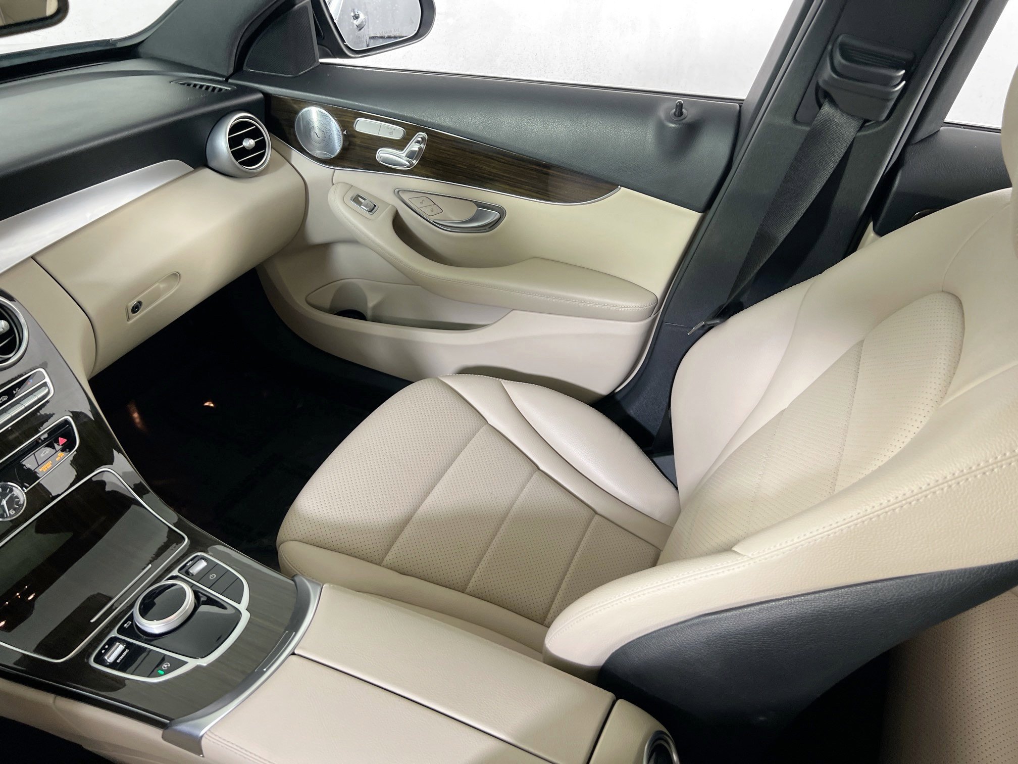 Used 2018 Mercedes-Benz C 300 4MATIC image 24