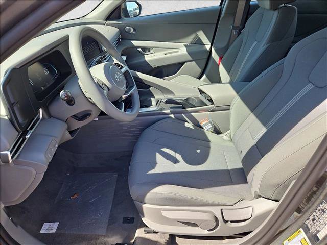 New 2026 Hyundai Elantra SE FWD image 4