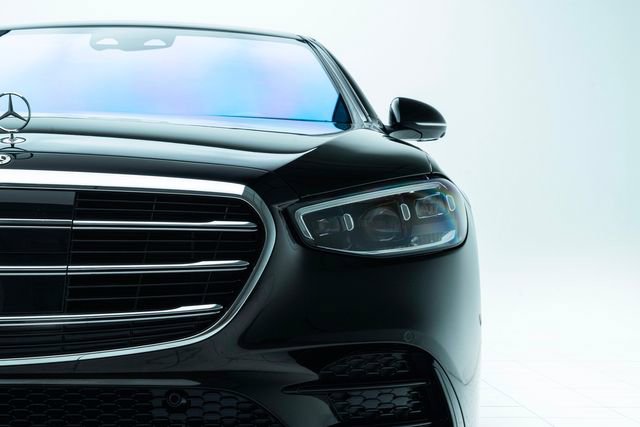 Used 2022 Mercedes-Benz S 500 4MATIC w/ AMG Line Package image 7