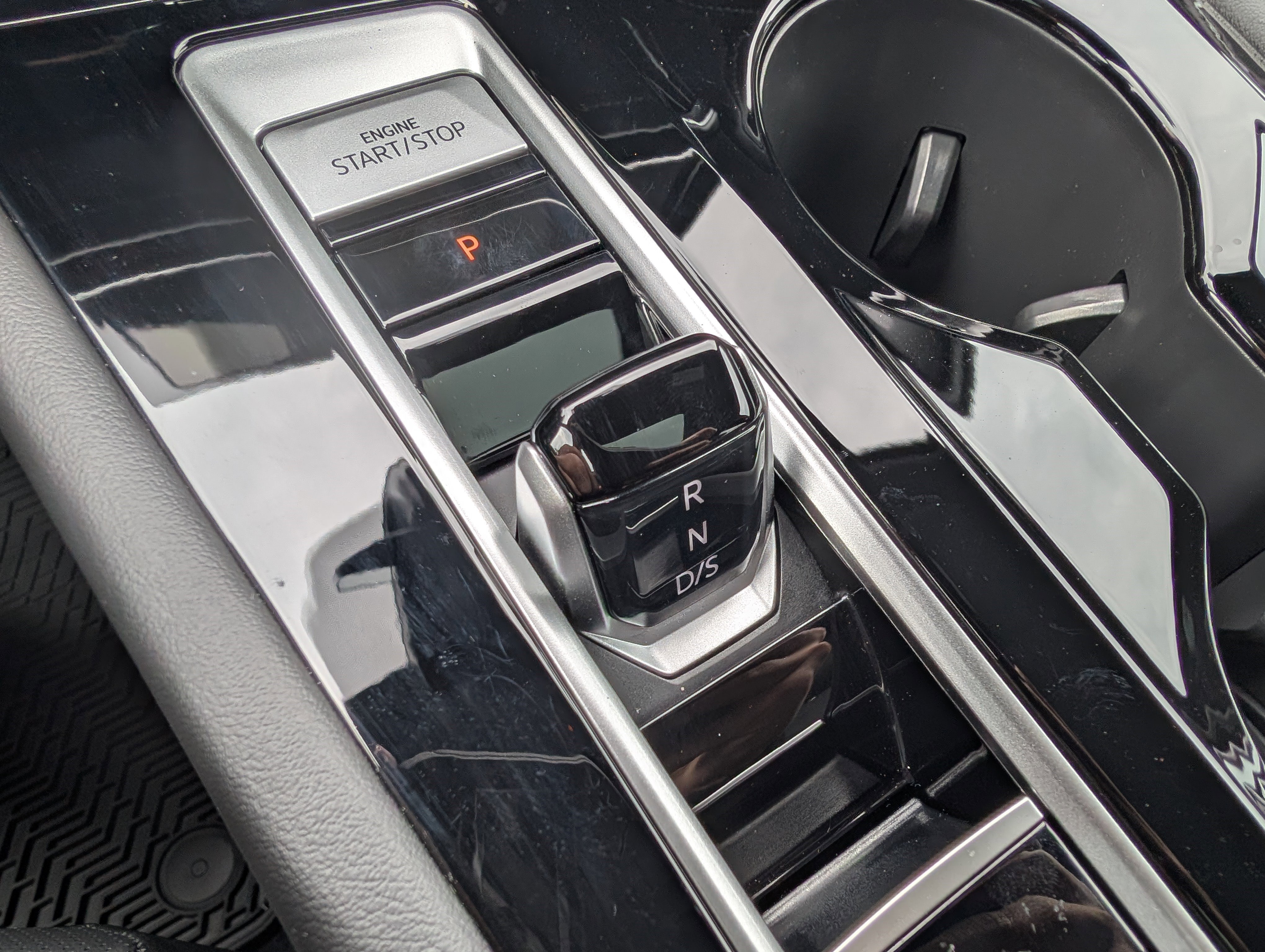 Used 2025 Volkswagen Atlas Cross Sport SEL Premium R-Line image 33