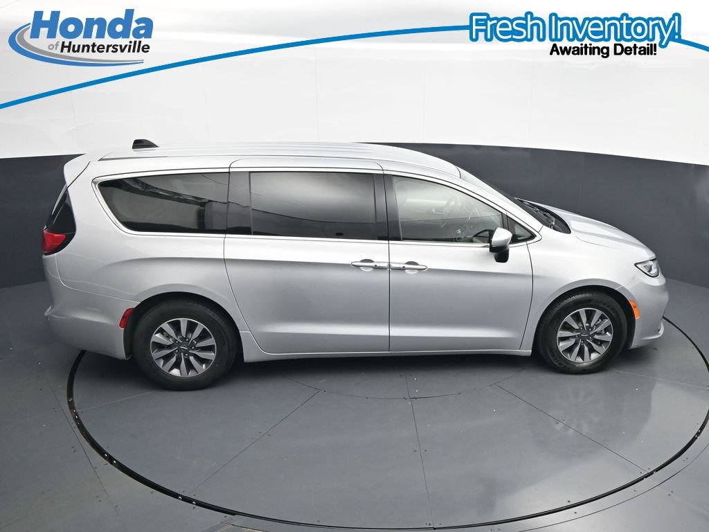 Used 2023 Chrysler Pacifica Touring-L FWD image 28