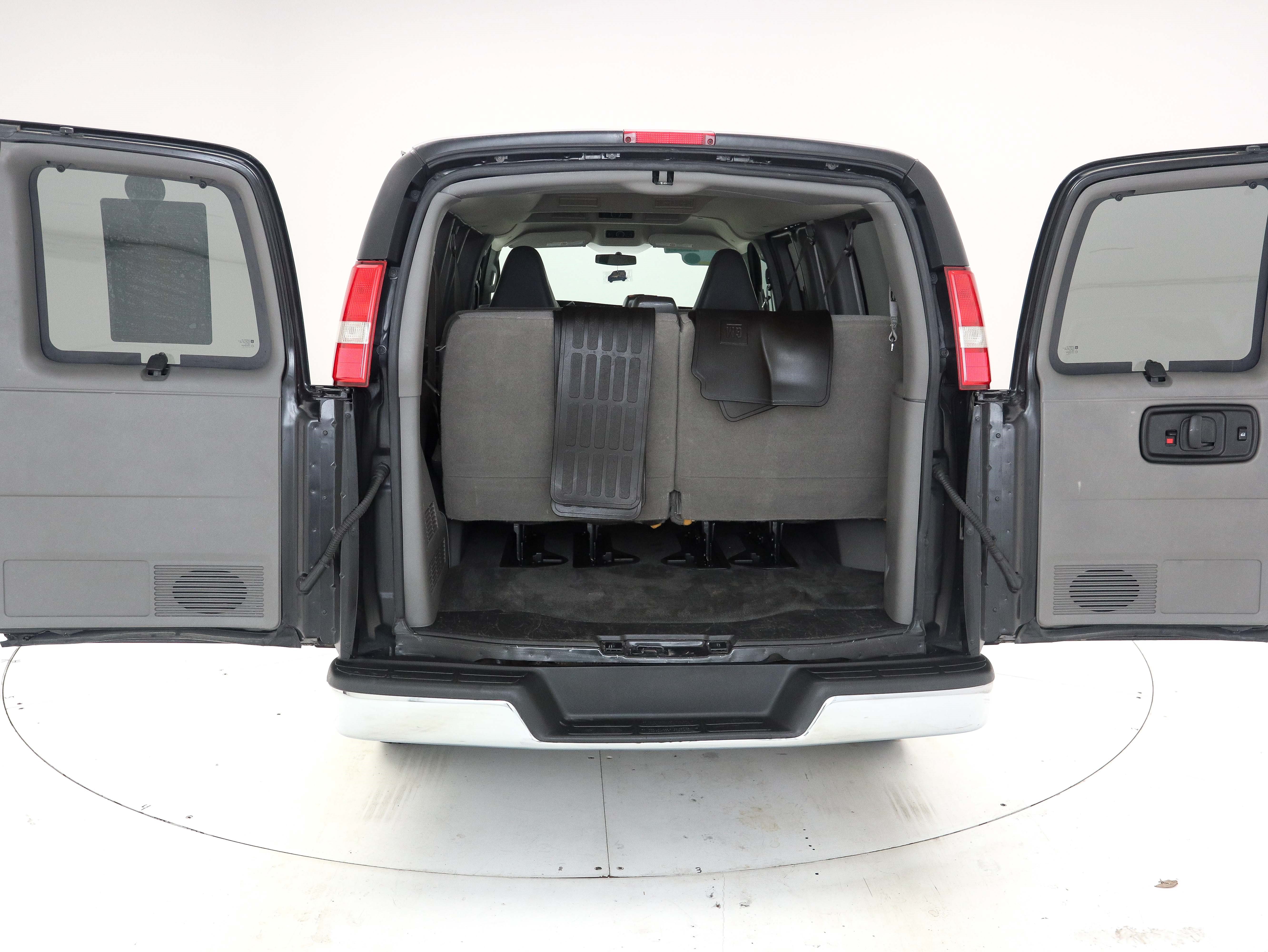 Used 2016 Chevrolet Express 2500 LS RWD image 11
