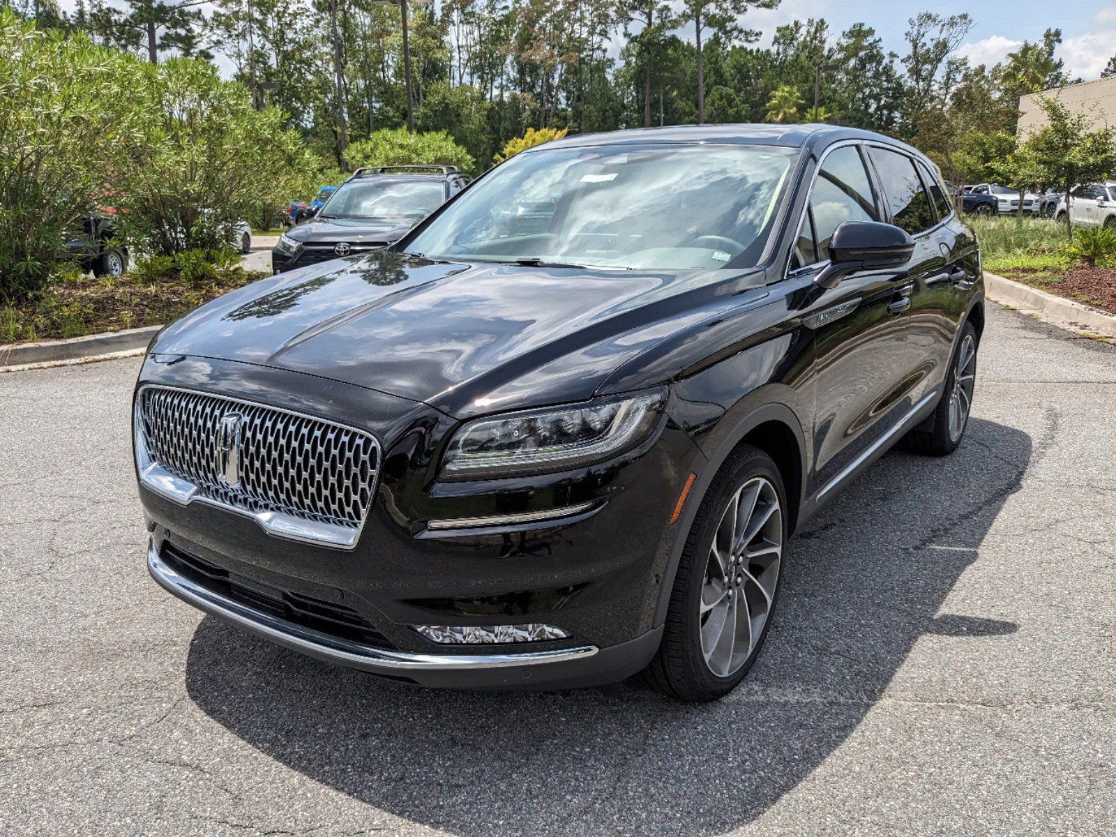 Certified 2023 Lincoln Nautilus Reserve w/ Equipment Group 202A image 9