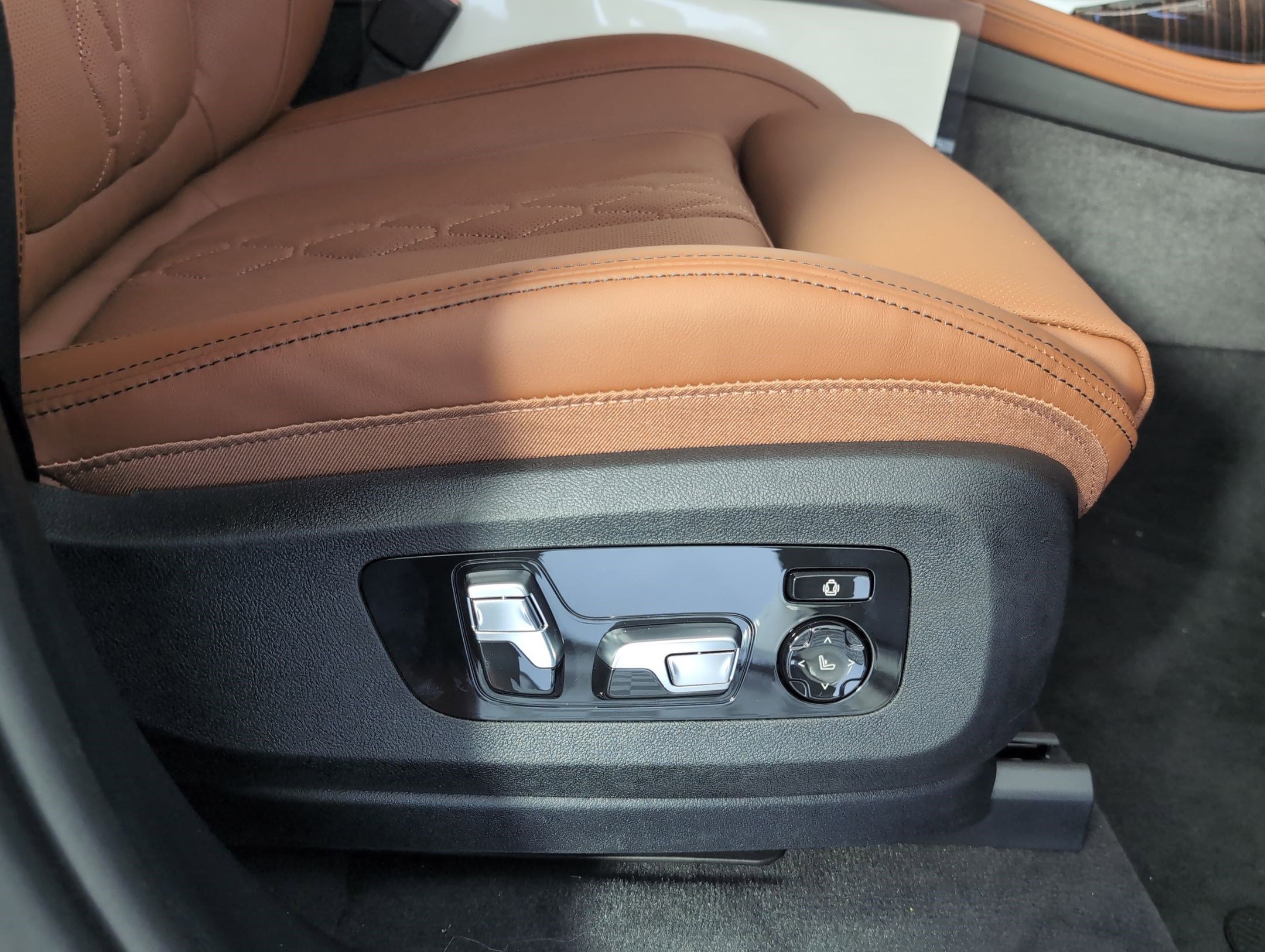 New 2026 BMW X7 M60i image 33